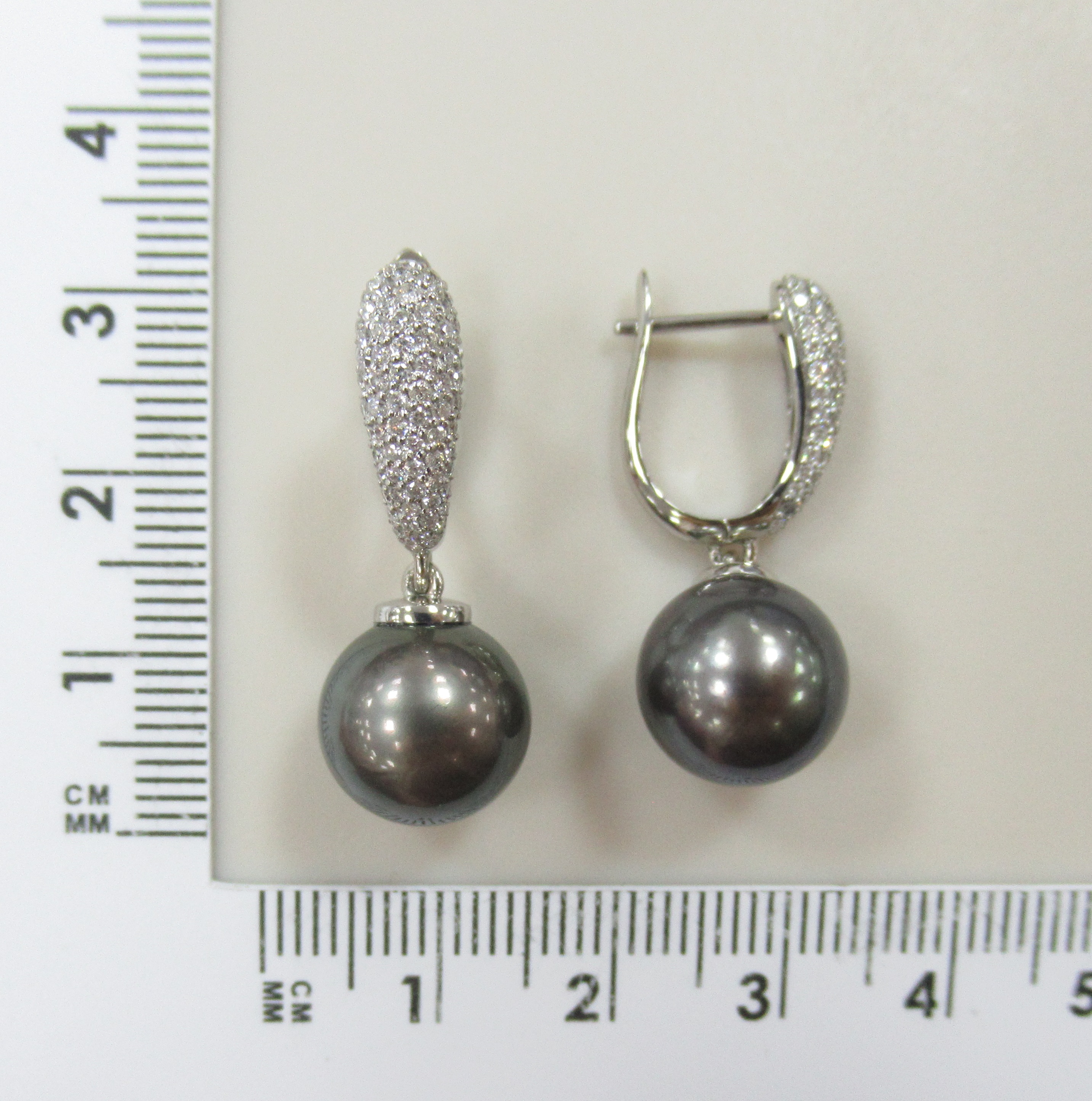 Серьги из белого золота с жемчугом